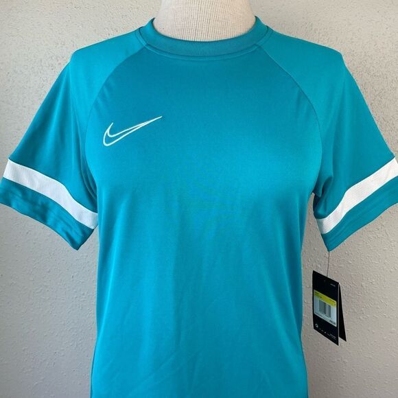 NWT Nike T-Shirt Size S - Picture 2 of 8